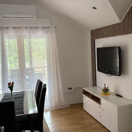 Apartment D&d 4 *